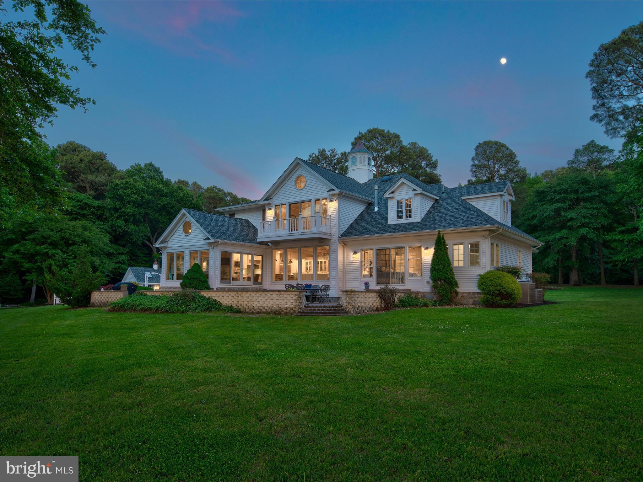 A beautiful estate - 4740 Hatcrown Point Dr
